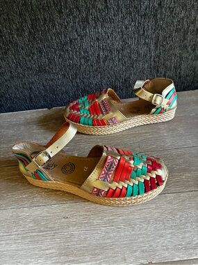 Sandy Exclusivas Gold Metallic and Multi Colored Woven Huaraches Sandals